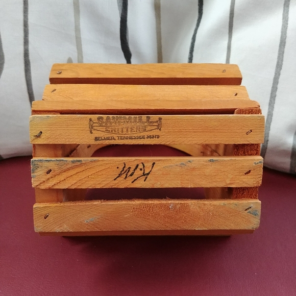 Sawmill Critters Wood Basket Hand Painted - Picture 4 of 5